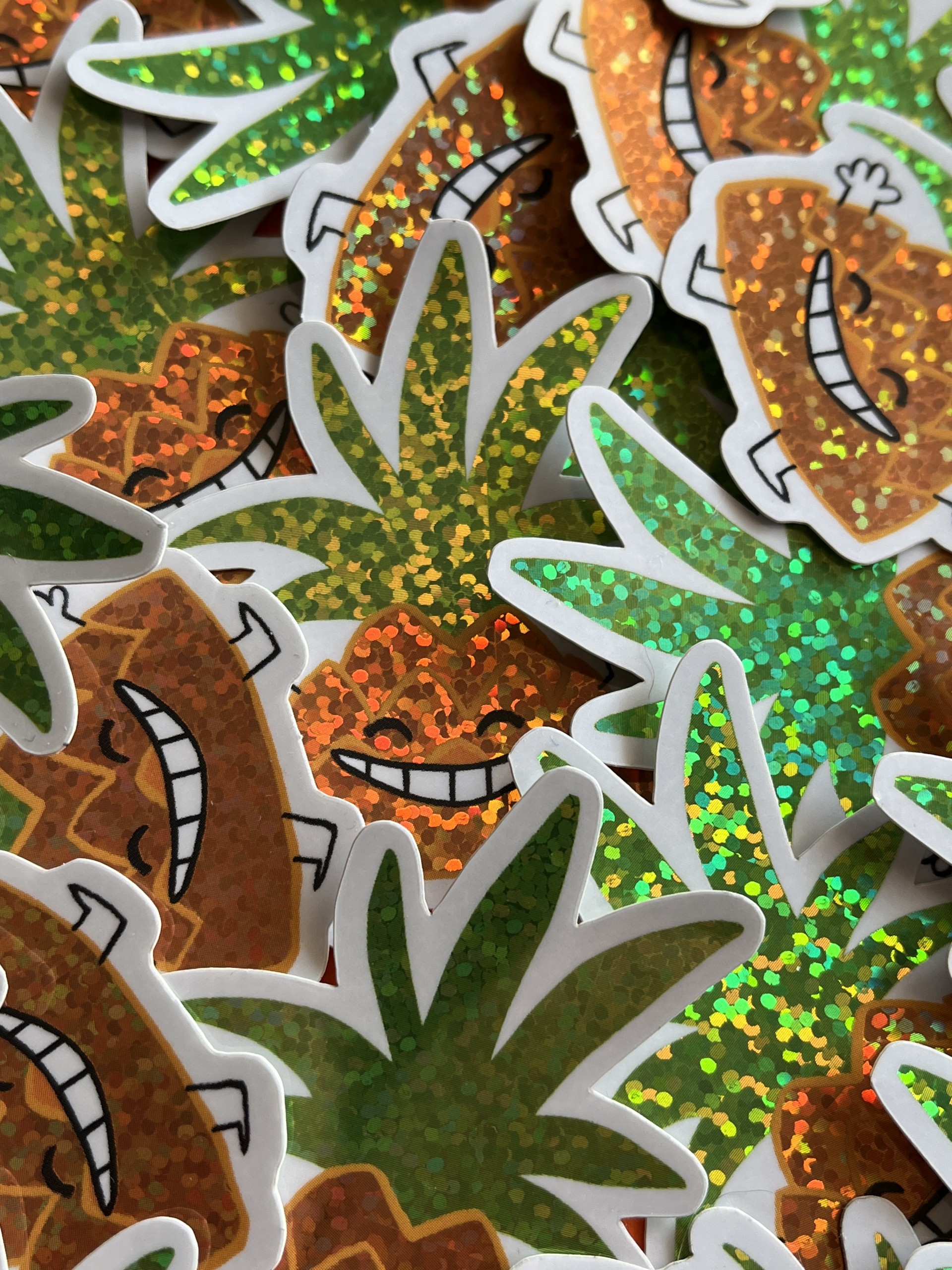 o-ptits-coins-alix-rebora-interview-d-une-graphiste-aux-encres-fluos_alix-rebora-sticker-ananas.jpg