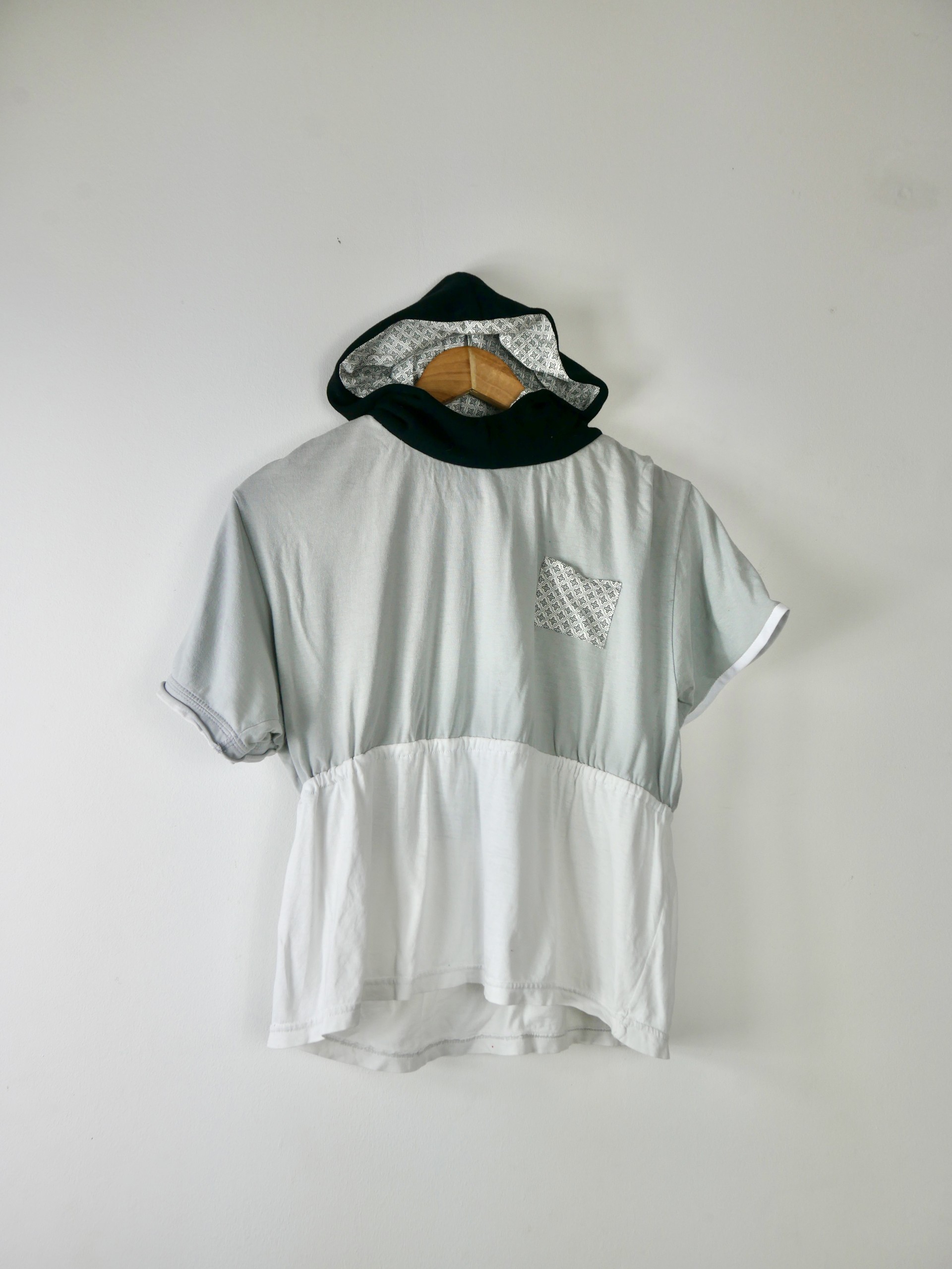 o-ptits-coins-couture-apres-midi-upcycling_t-shirt-upcycle-capuche.jpg