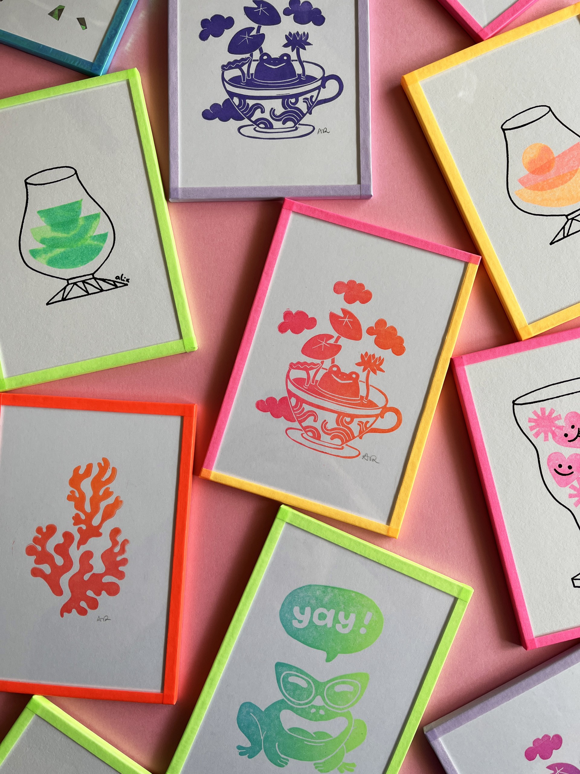 o-ptits-coins-les-p-tites-actus_alix-rebora-cadres-fluo.jpg